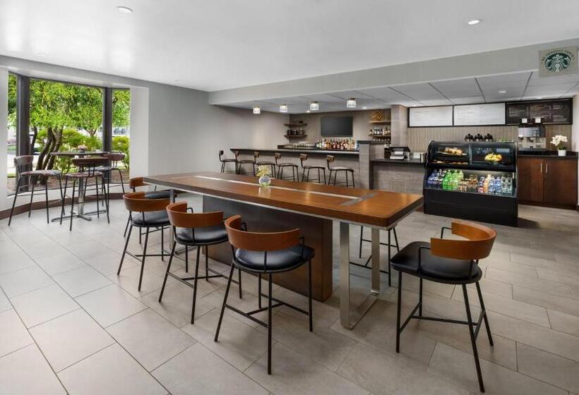 هتل Courtyard Manchesterboston Regional Airport