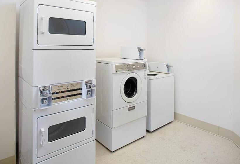 هتل Courtyard Manchesterboston Regional Airport