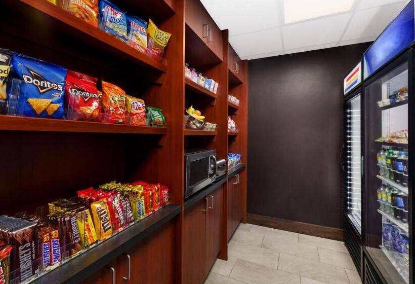 هتل Courtyard Manchesterboston Regional Airport