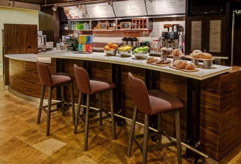 فندق Courtyard Memphis Germantown