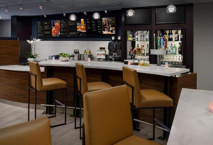 בית מלון כפרי Courtyard By Marriott Miami Aventura Mall