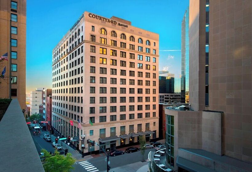 هتل Courtyard By Marriott Nashville Downtown