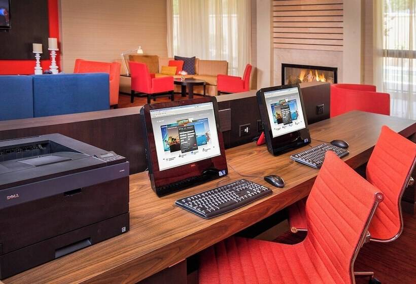 ホテル Courtyard By Marriott North Charleston Airport Coliseum