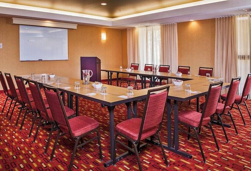 ホテル Courtyard By Marriott North Charleston Airport Coliseum