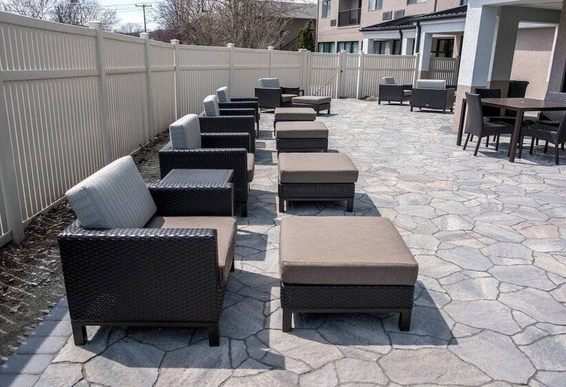 Отель Courtyard By Marriott Norwich