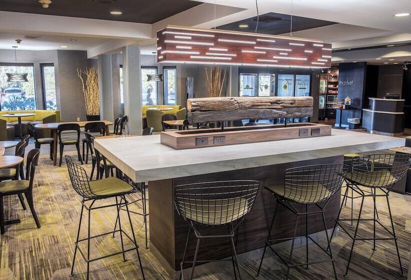 Отель Courtyard By Marriott Norwich