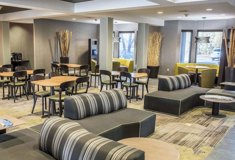Отель Courtyard By Marriott Norwich