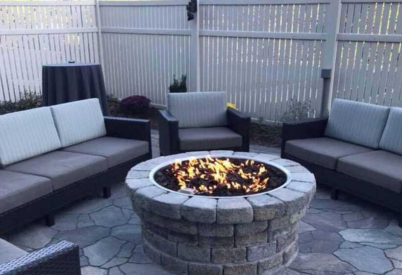 Отель Courtyard By Marriott Norwich