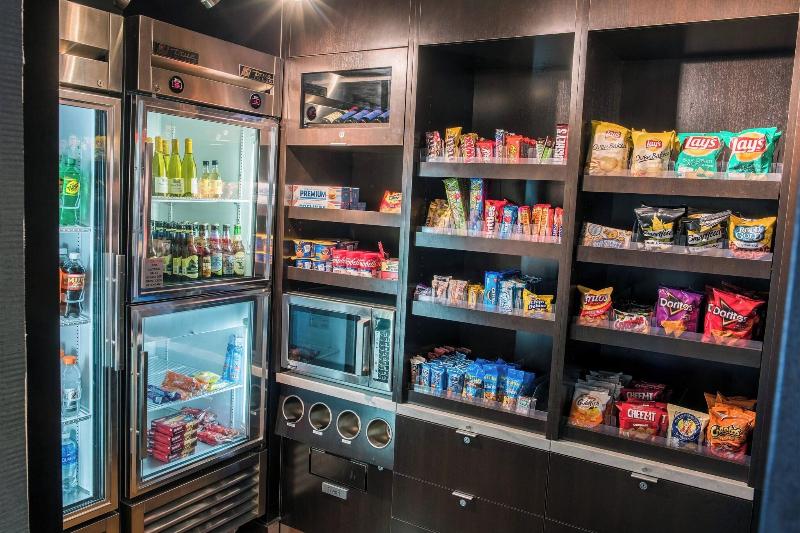 Отель Courtyard By Marriott Norwich