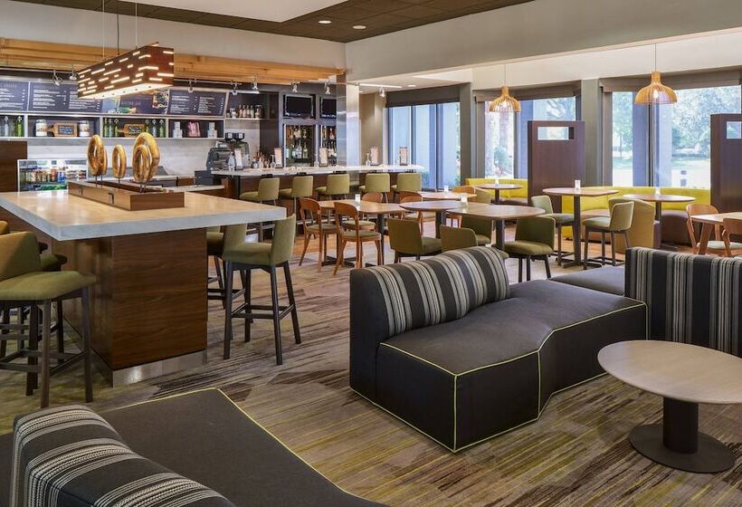 Отель Courtyard By Marriott Orlando Airport