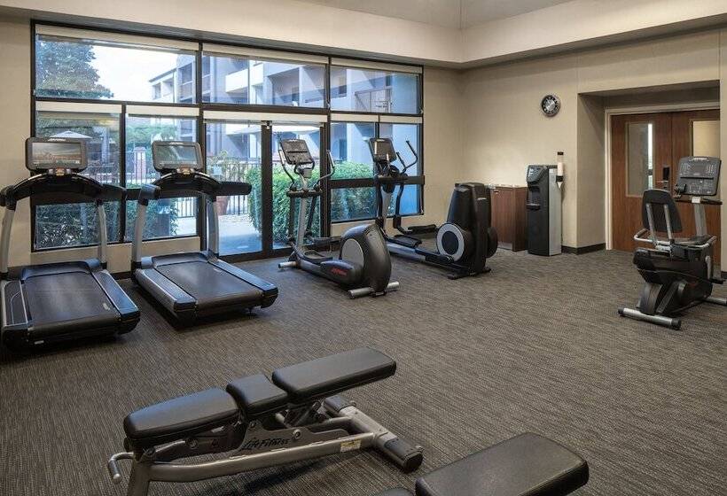 Отель Courtyard By Marriott Orlando Airport