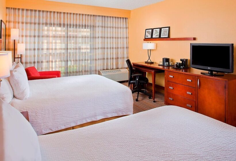 Отель Courtyard By Marriott Orlando Airport
