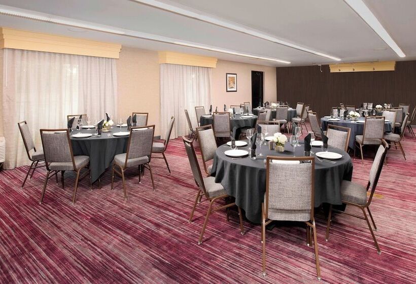 فندق Courtyard By Marriott Portland Hillsboro