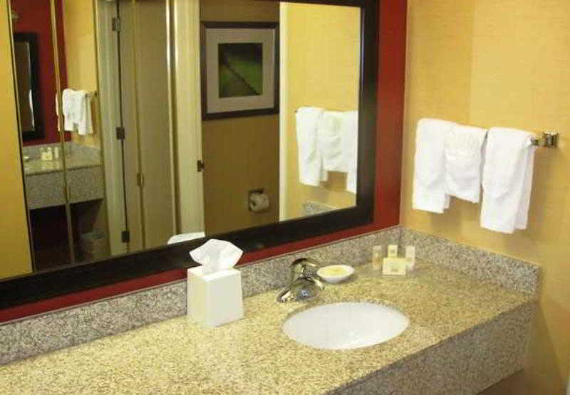 فندق Courtyard By Marriott Portland Hillsboro