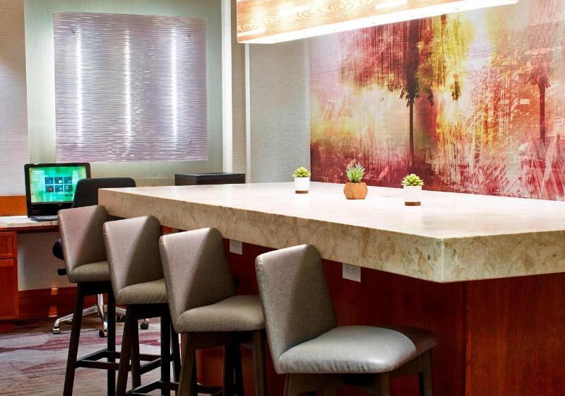 هتل Courtyard Rochester Brighton