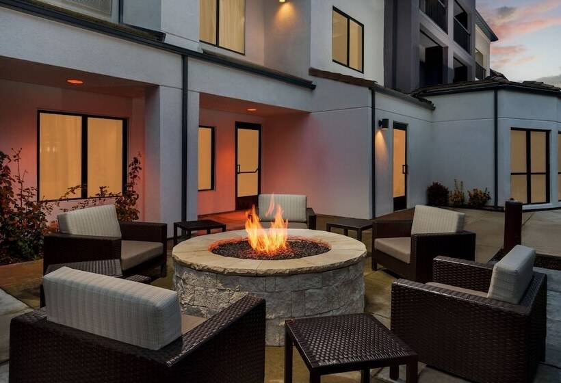 Отель Courtyard By Marriott Roseville
