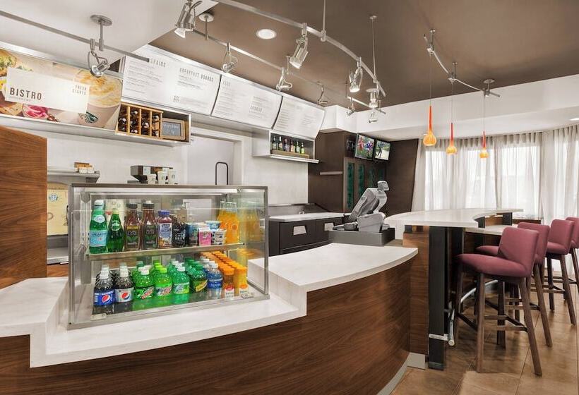 Отель Courtyard By Marriott Roseville