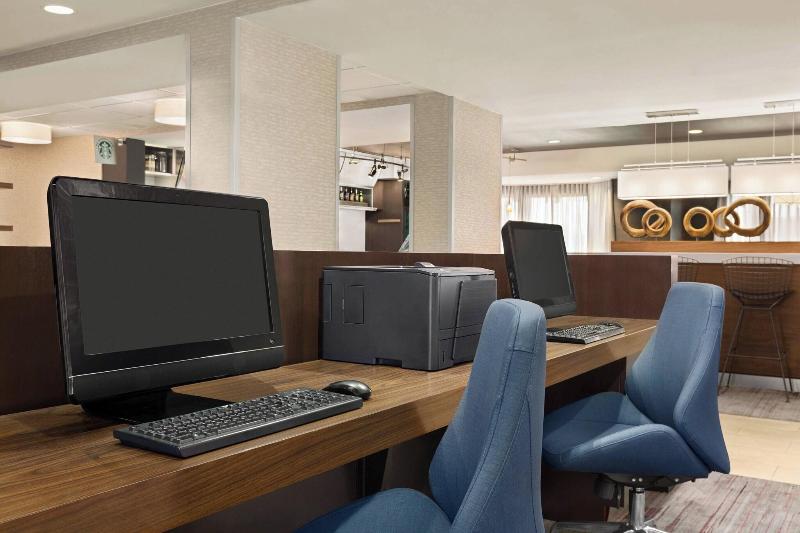 호텔 Courtyard By Marriott Roseville