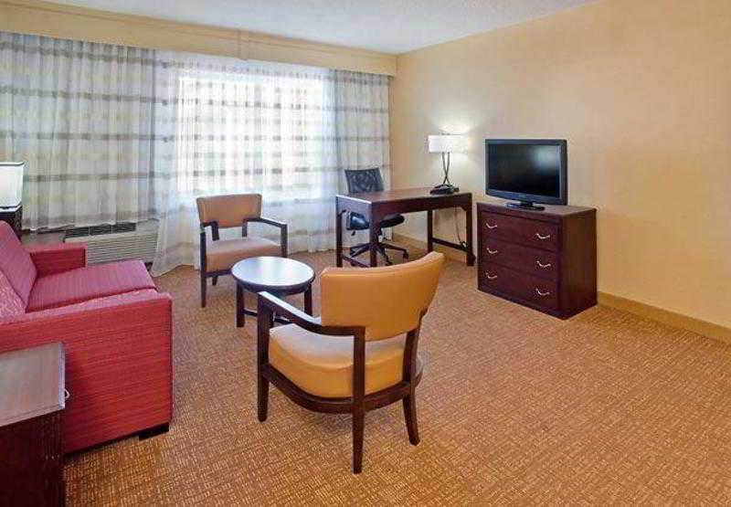 בית מלון כפרי Courtyard Salt Lake City Airport