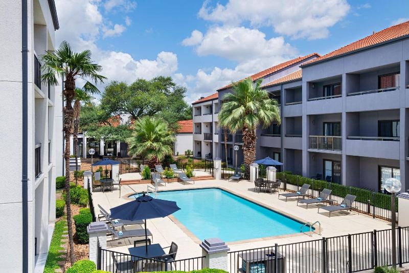 בית מלון כפרי Courtyard By Marriott San Antonio Downtown