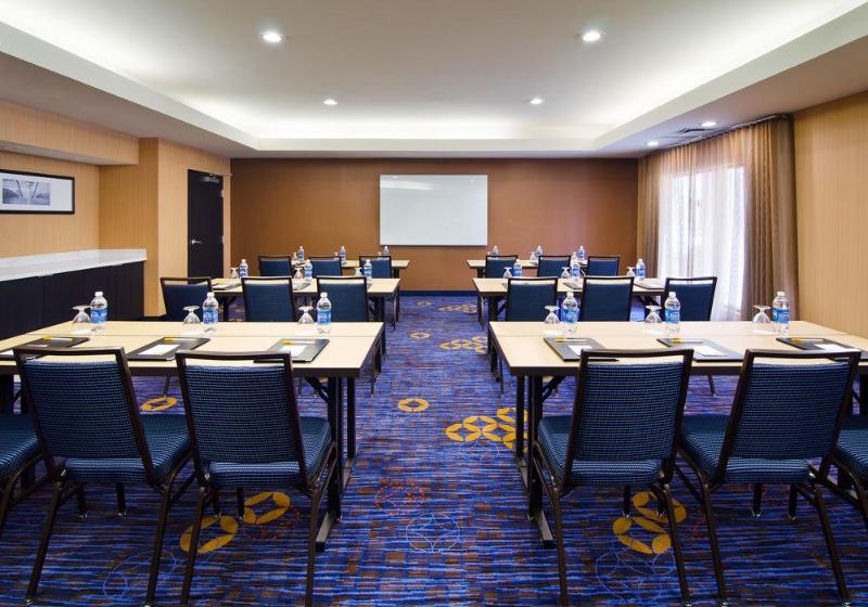 Отель Courtyard St. Louis Airport/earth City