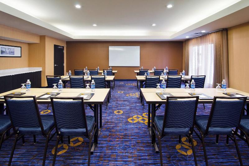 Отель Courtyard St. Louis Airport/earth City