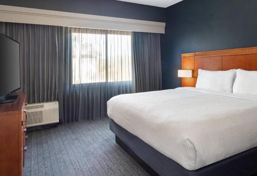 בית מלון כפרי Courtyard St. Petersburg Clearwater