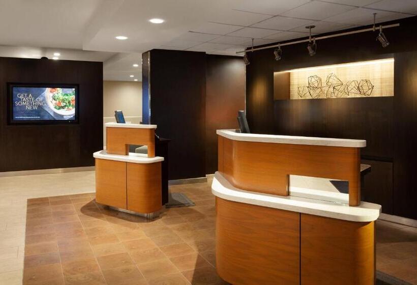 בית מלון כפרי Courtyard St. Petersburg Clearwater