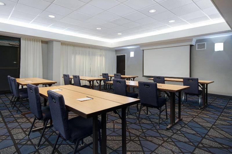 호텔 Courtyard By Marriott State College