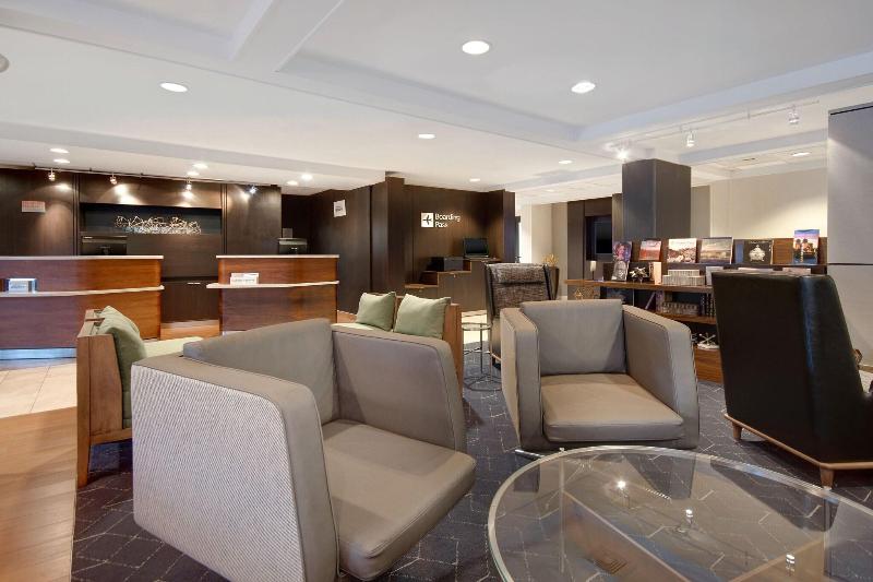 호텔 Courtyard By Marriott State College