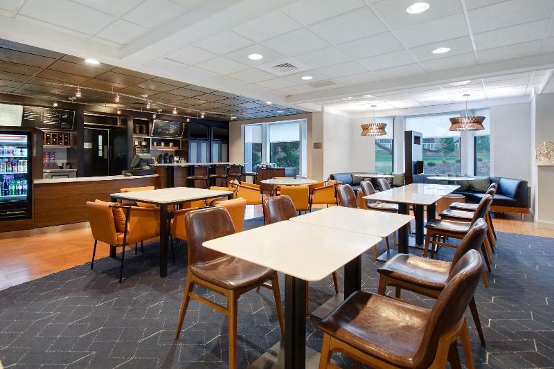 호텔 Courtyard By Marriott State College