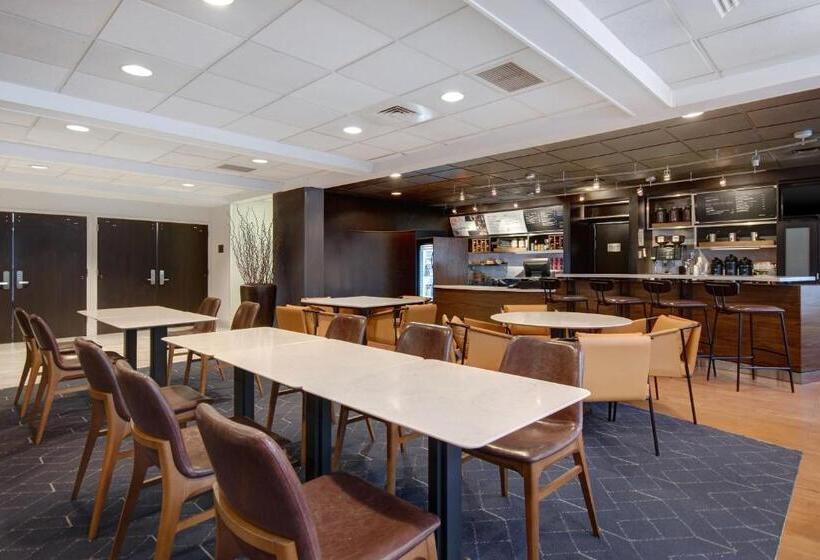 호텔 Courtyard By Marriott State College