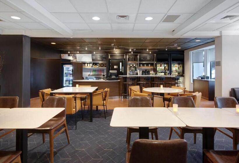 호텔 Courtyard By Marriott State College