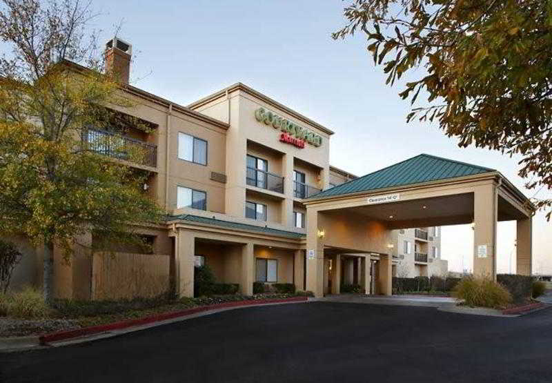 فندق Courtyard By Marriott Tulsa Central