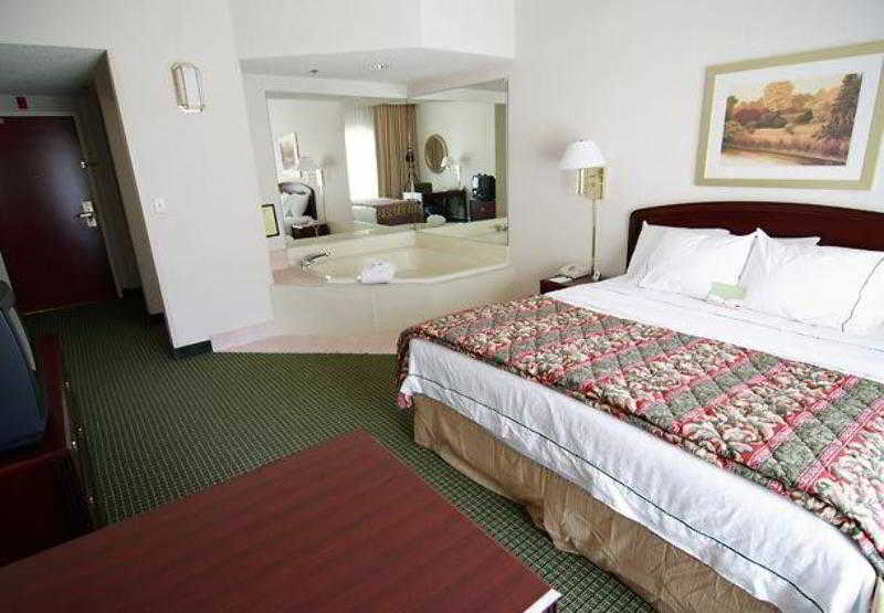 فندق Courtyard By Marriott Tulsa Central