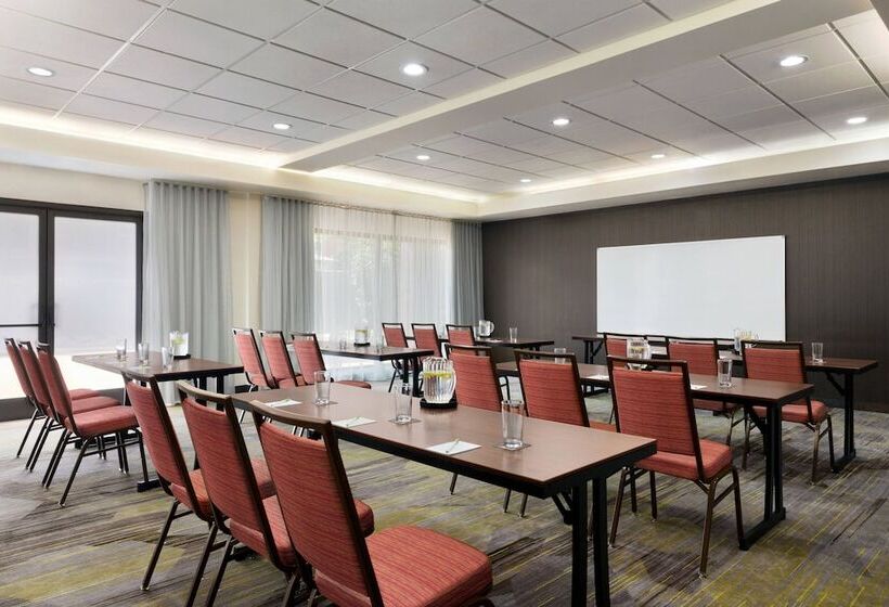 فندق Courtyard By Marriott Tulsa Central