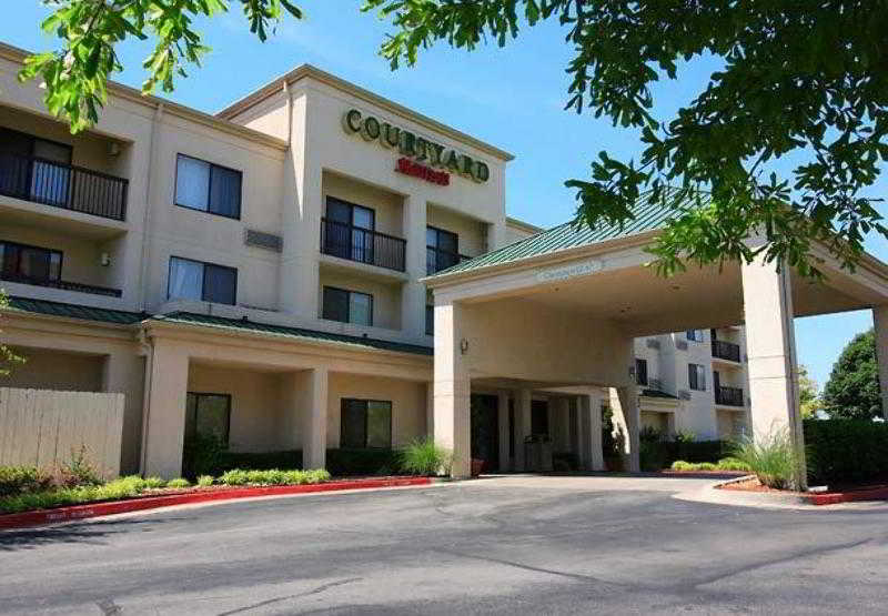 فندق Courtyard By Marriott Tulsa Central