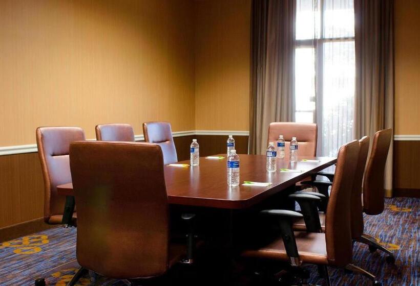 בית מלון כפרי Courtyard Waterbury Downtown