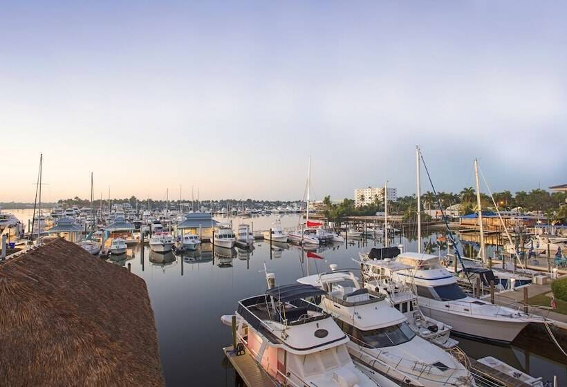 فندق Cove Inn On Naples Bay