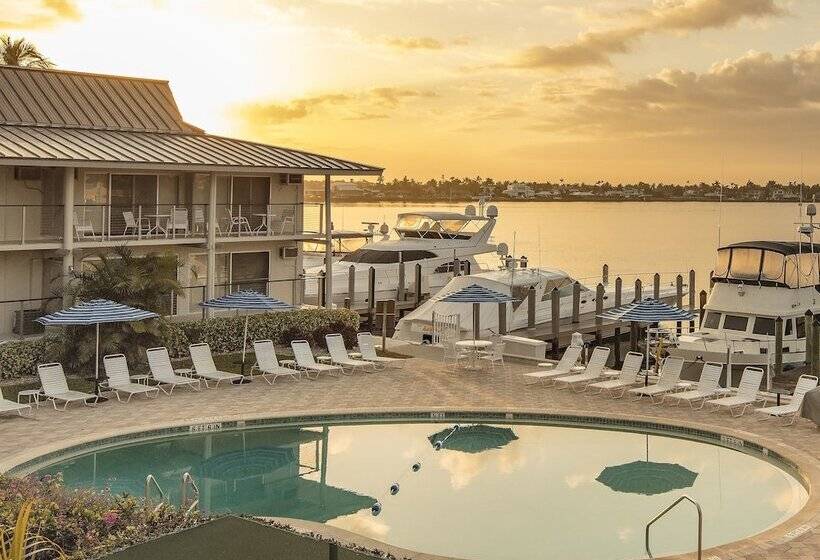 فندق Cove Inn On Naples Bay