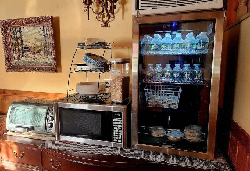 فندق Covered Bridge Riverview Lodge