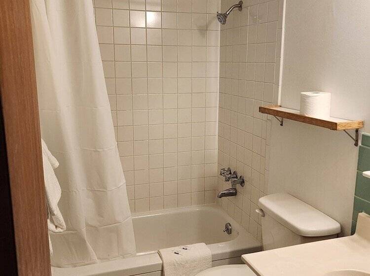 فندق Covered Bridge Riverview Lodge