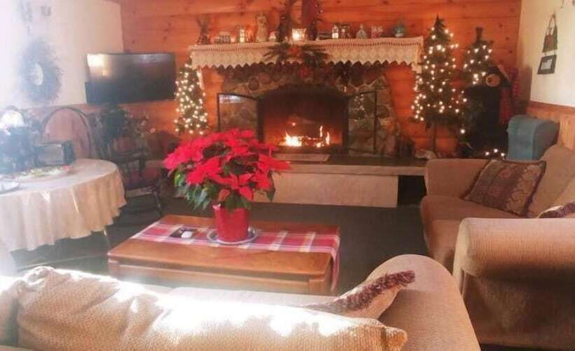 فندق Covered Bridge Riverview Lodge