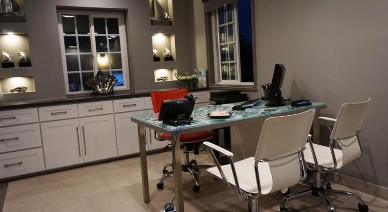 בית מלון כפרי Crescent Bay Inn