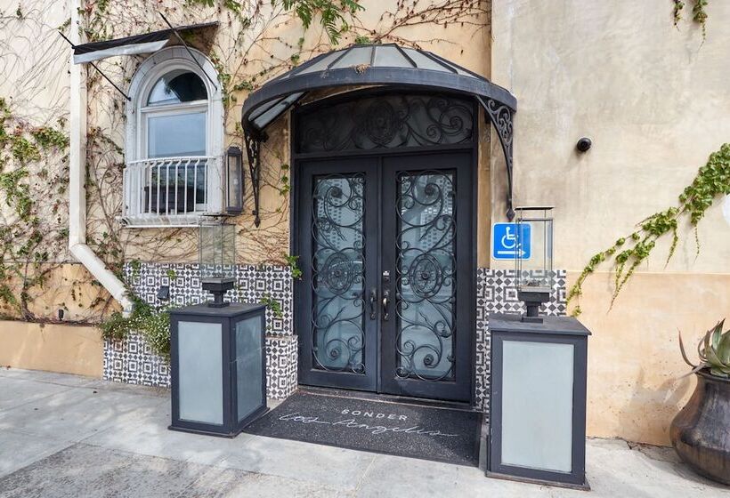 בית מלון כפרי The Crescent Powered By Sonder