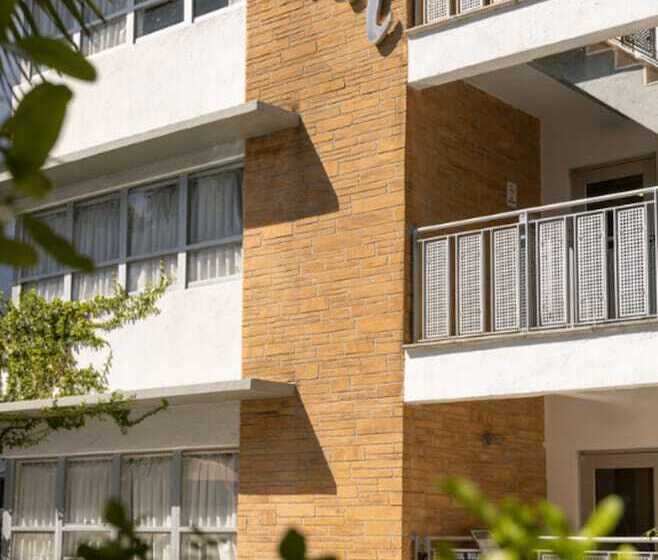 Crest Hotel Suites