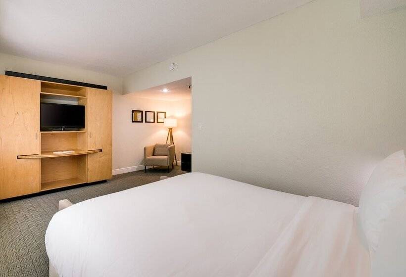 Crest Hotel Suites
