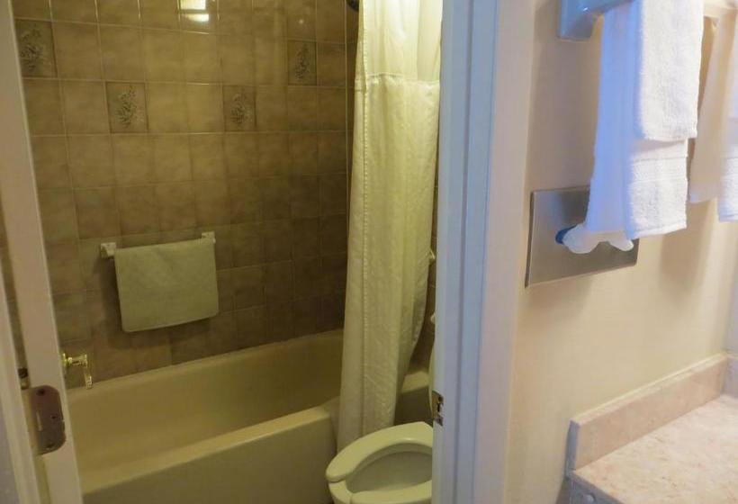 فندق Crosby's Motor Inn