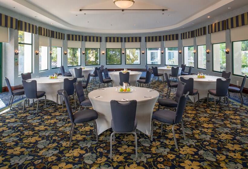 Crowne Plaza Cabana Hotel, An Ihg