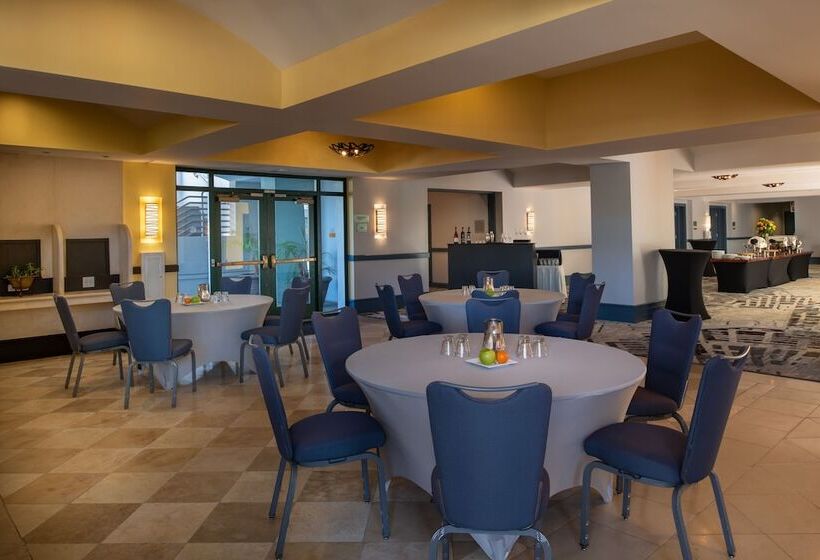 Crowne Plaza Cabana Hotel, An Ihg